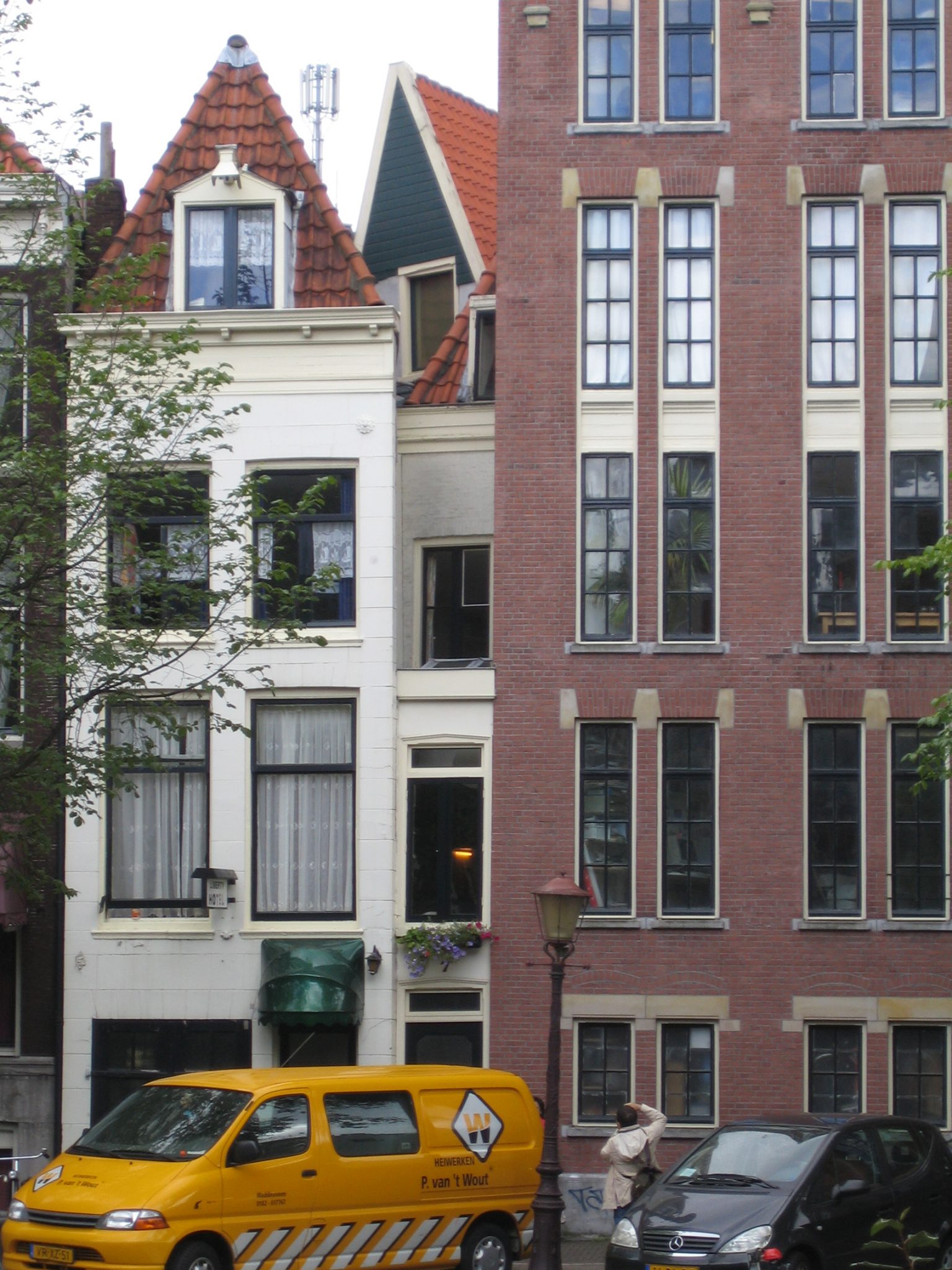 A Very Thin House